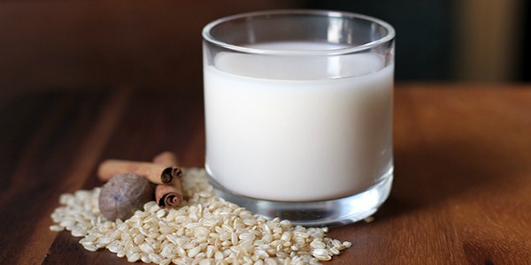 Leche de arroz, propiedades y recetas para prepararla en casa