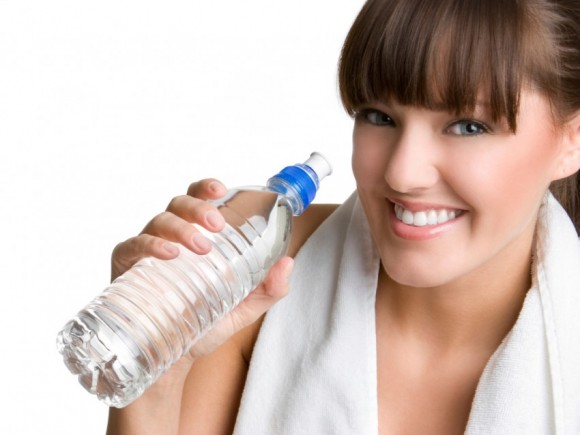 Cómo combatir la celulitis bebiendo agua